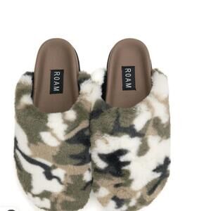NEW ROAM women's cloud clogs in camo